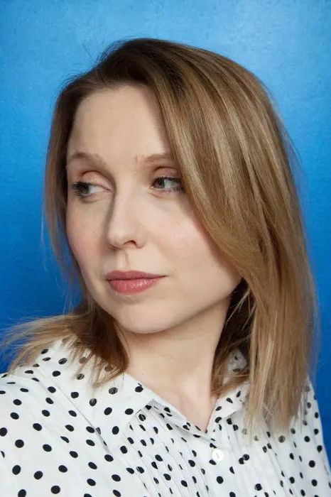 Polly Findlay backdrop