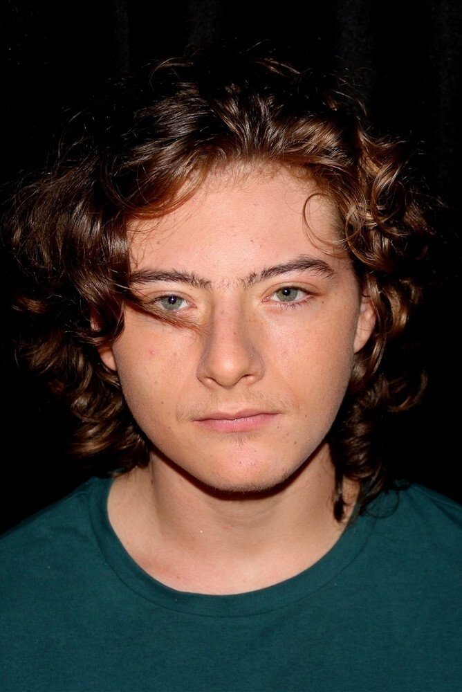 Yanis Richard backdrop