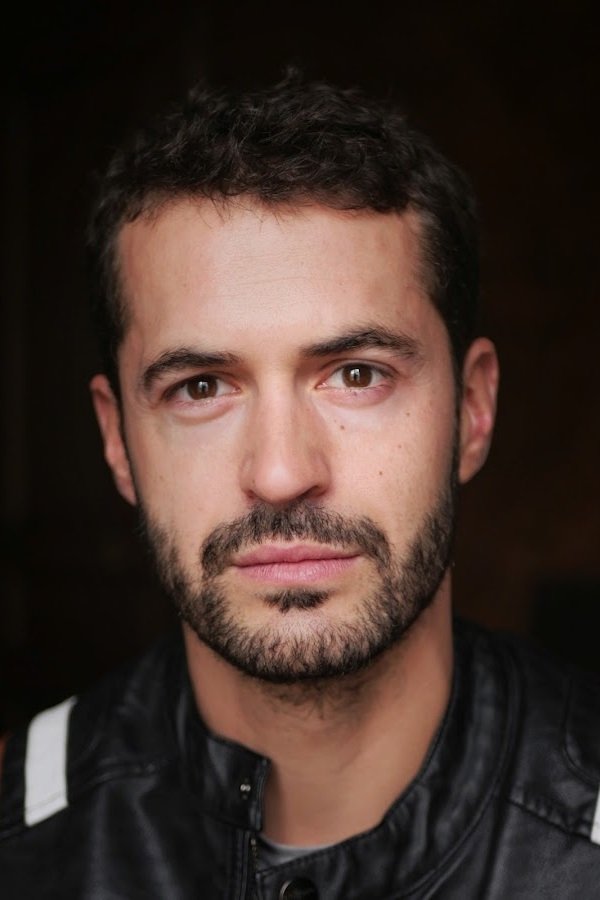 Hugo Bariller backdrop