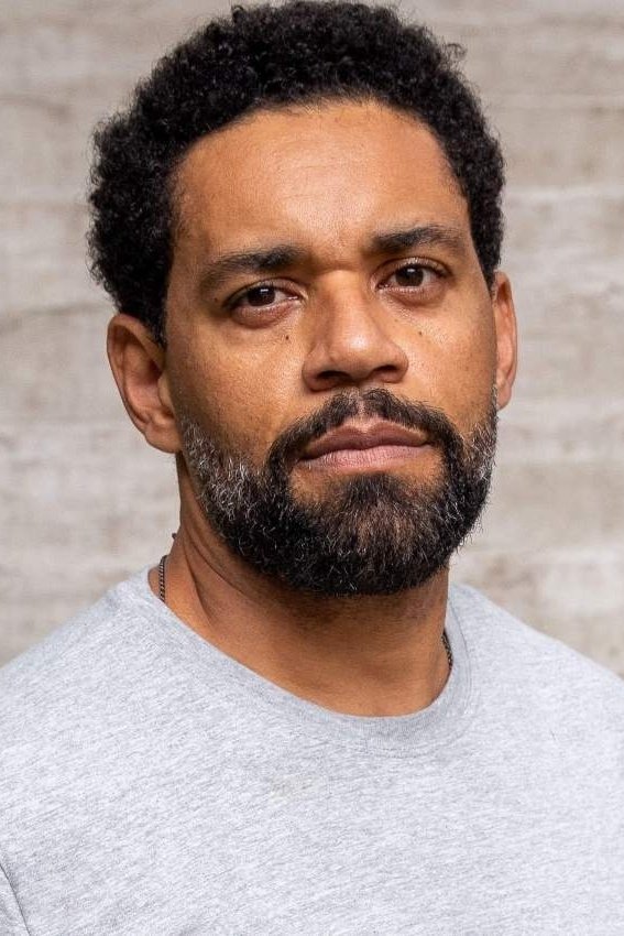 César Mello backdrop