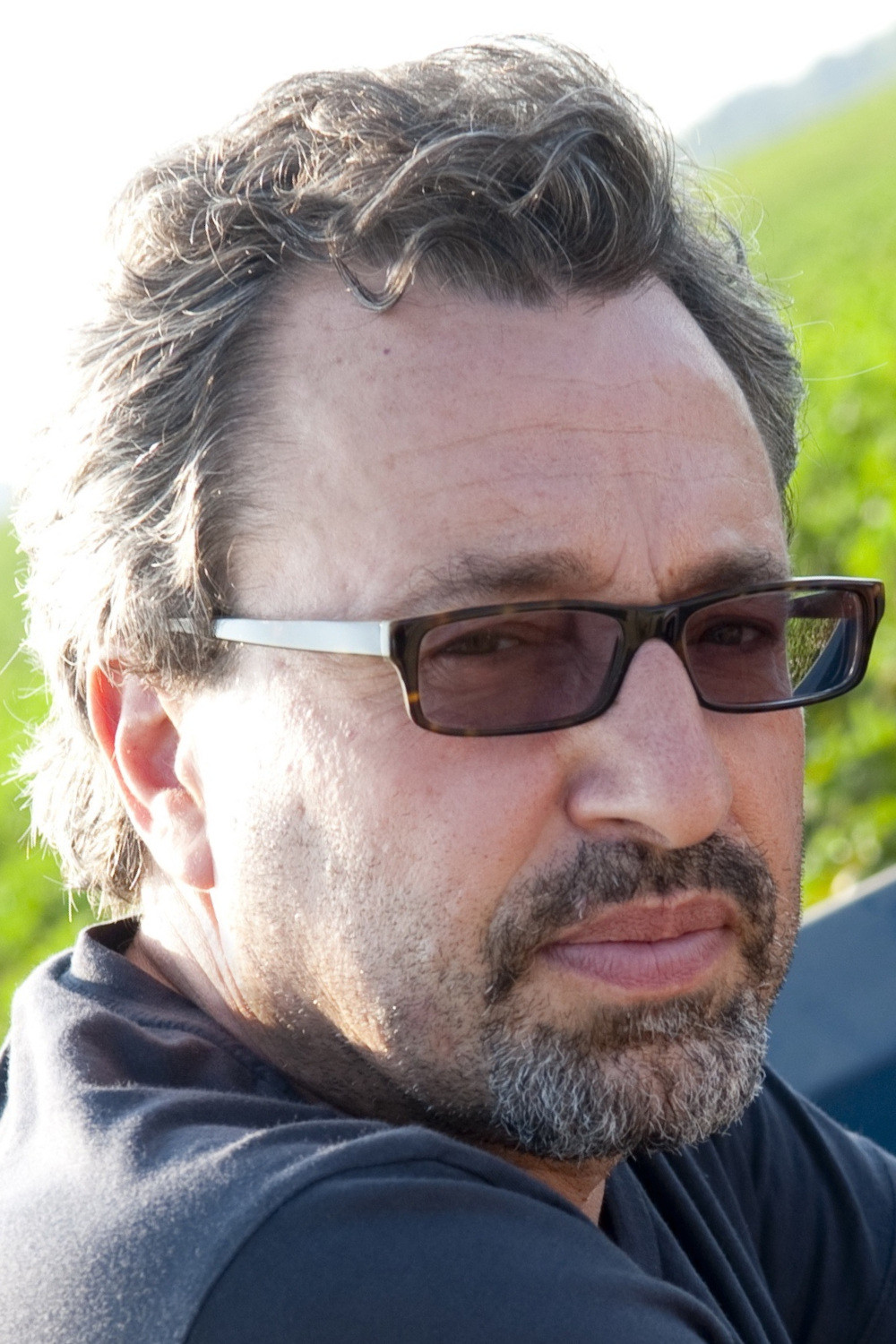 Mikail Barnatan backdrop