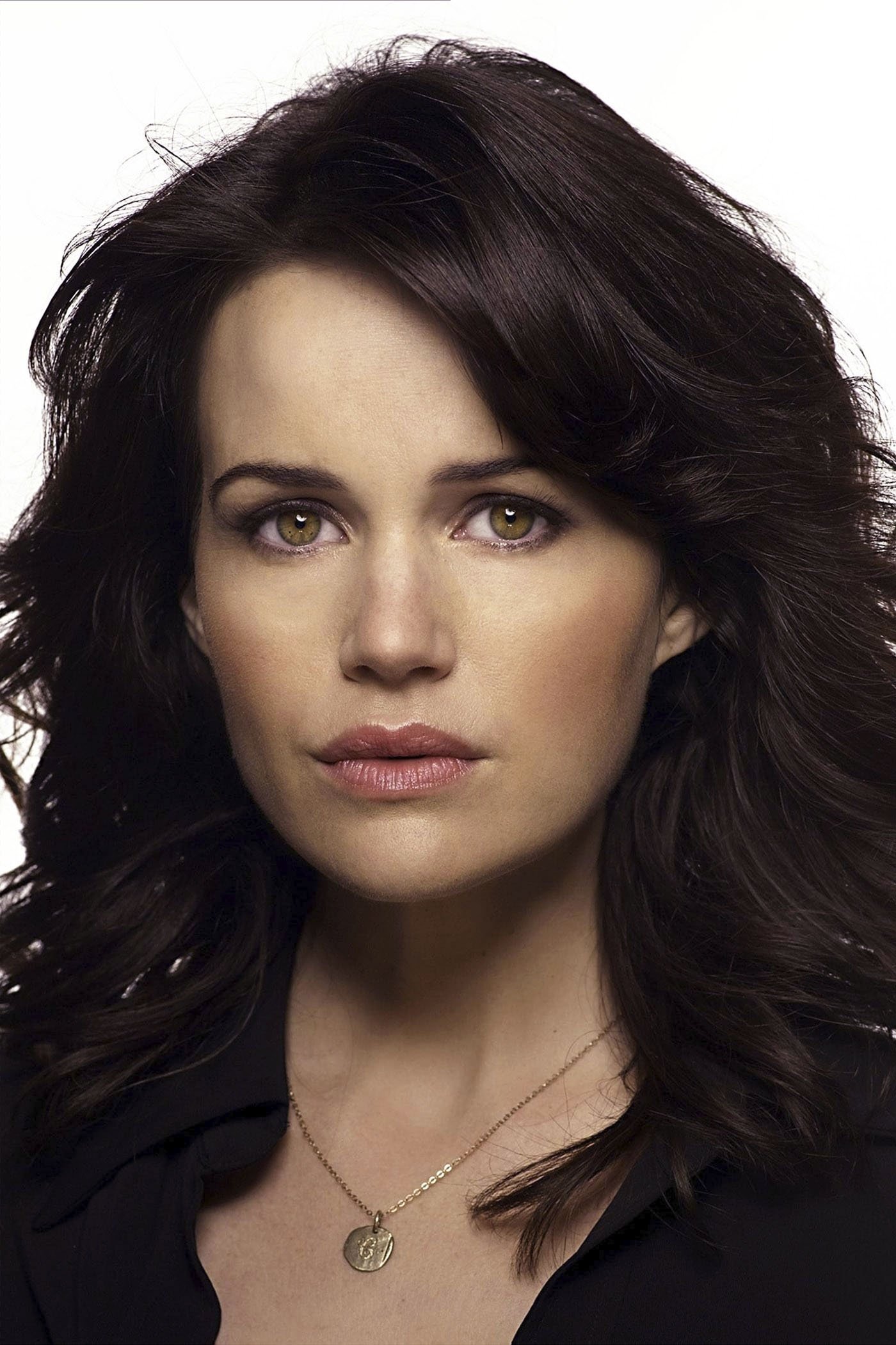 Carla Gugino backdrop