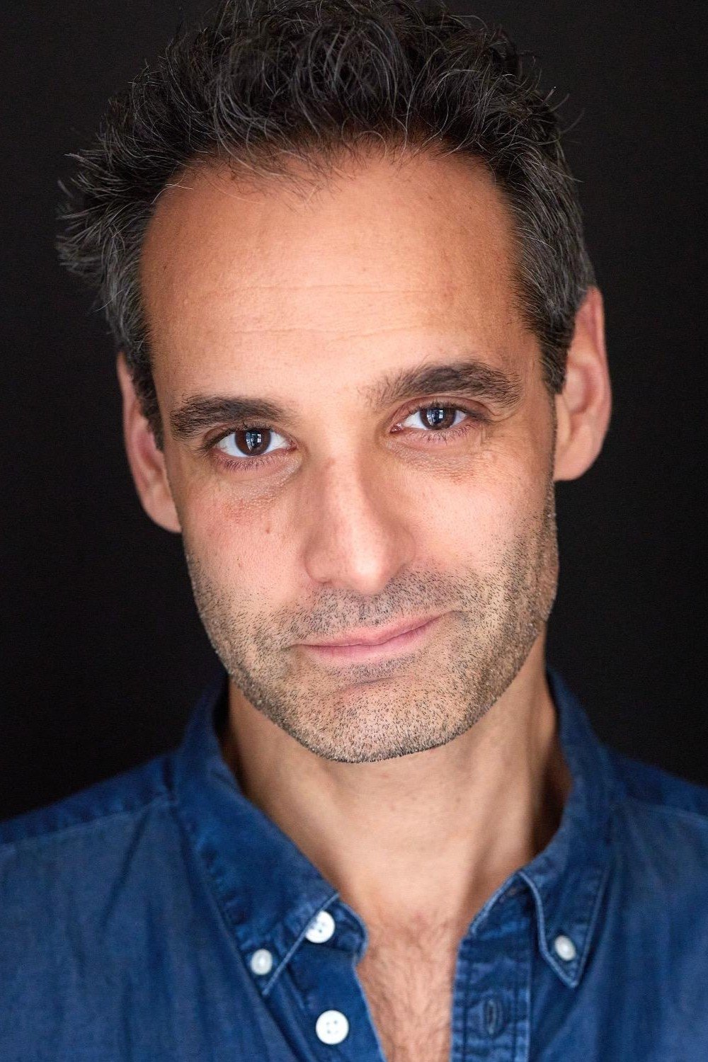 Jonathan Raviv backdrop