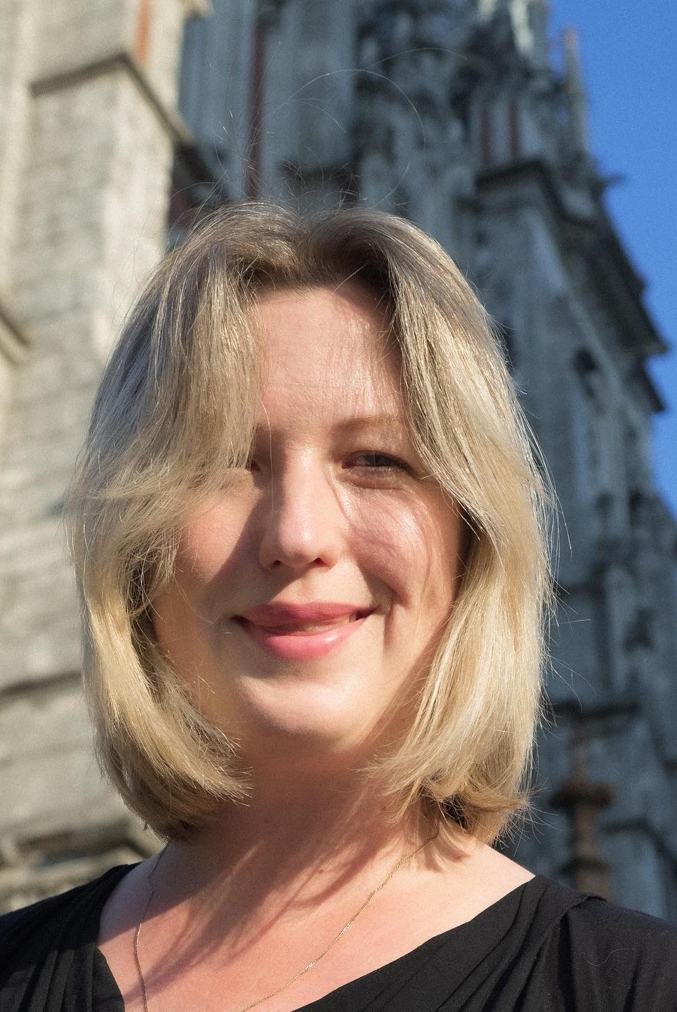 Olesya Ostrovskaya backdrop