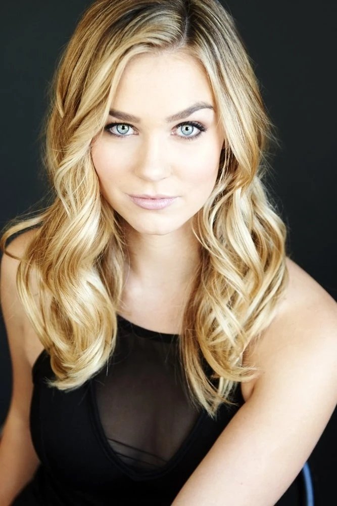 Tessa Mossey backdrop