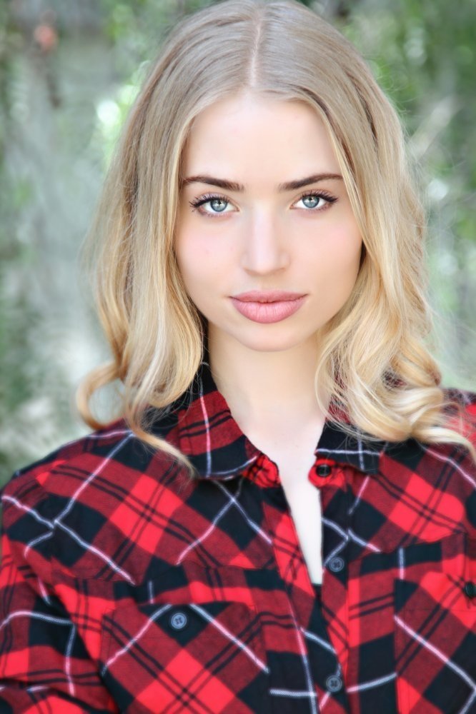 Elisabeth Ferrara backdrop