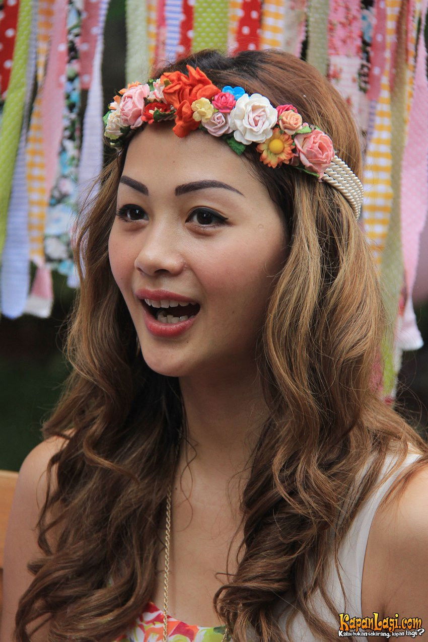 Indah Kalalo backdrop