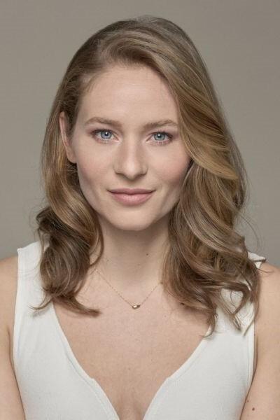 Ana del Arco backdrop