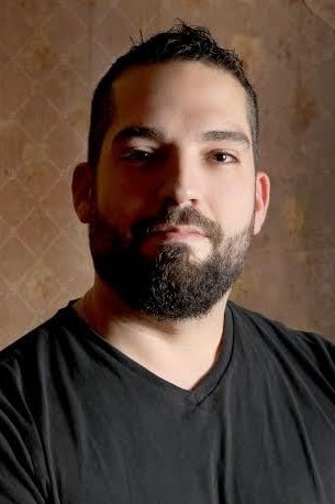 Dariush Moslemi backdrop