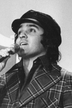 Luiz Américo backdrop