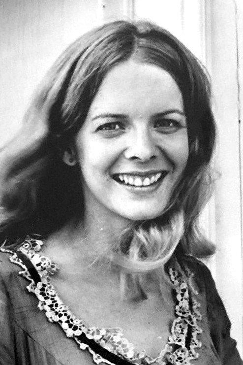 Diana Ewing → Dihana Ewing backdrop