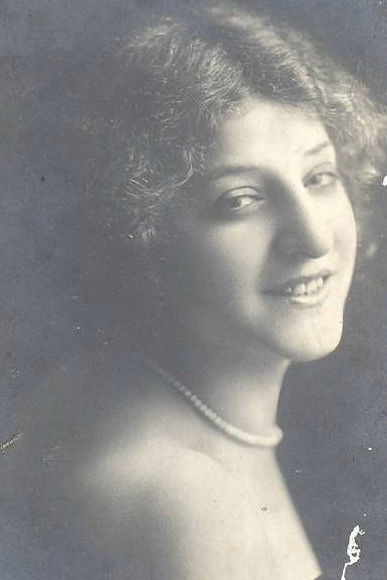 Gina Montes backdrop