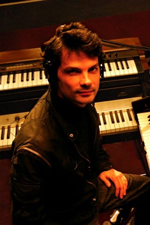 Karlos Trilha backdrop