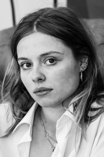 Isabella Depeweg backdrop