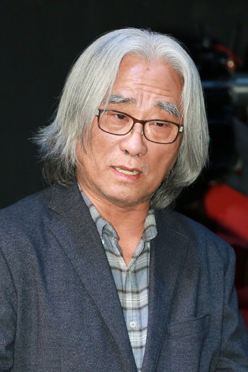 Lee Yoon-taek backdrop