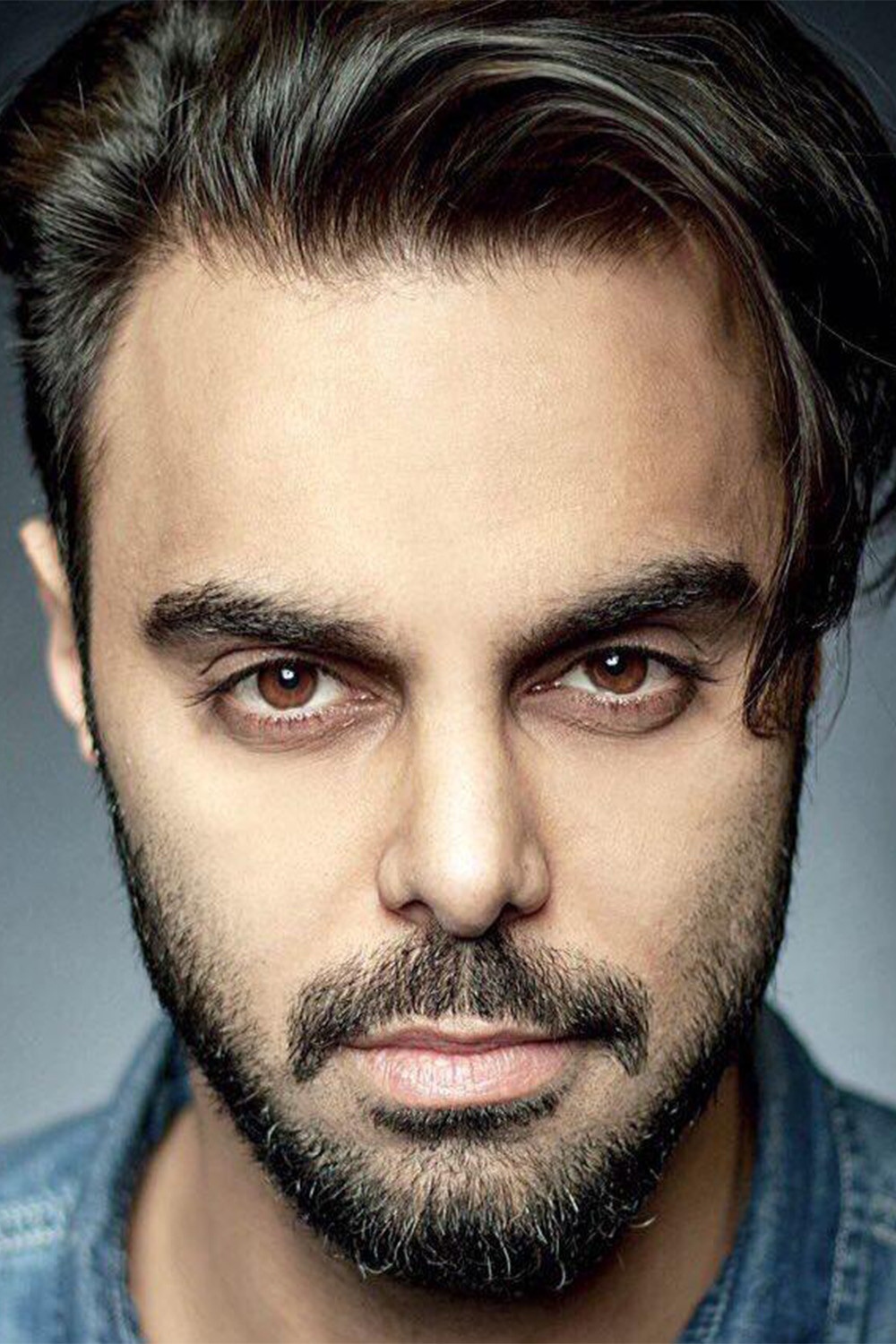 Mehdi Mahani backdrop