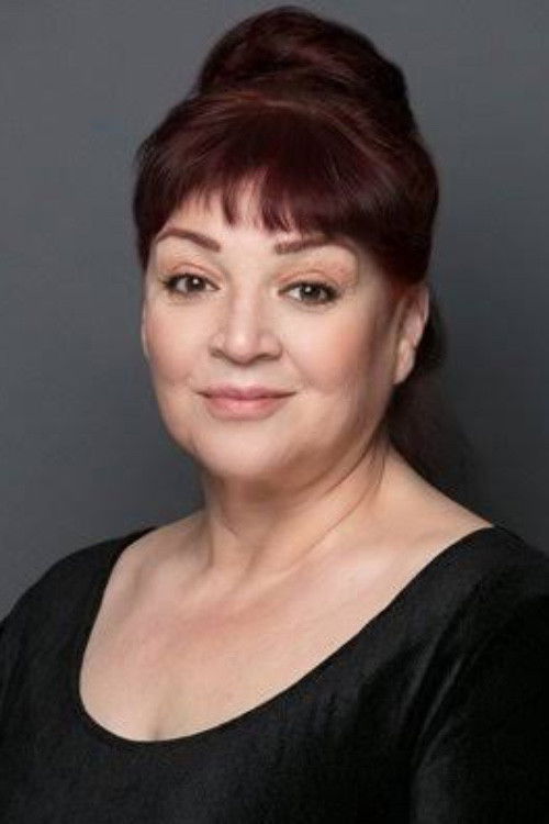 Gamze Gözalan backdrop