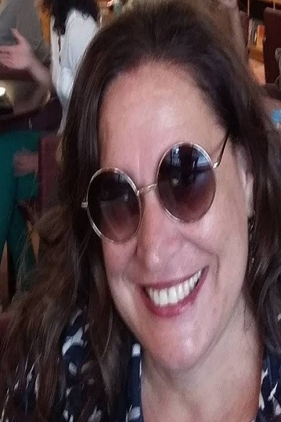 Luiza Lubiana backdrop