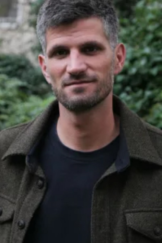 Philipp Fröhlich backdrop