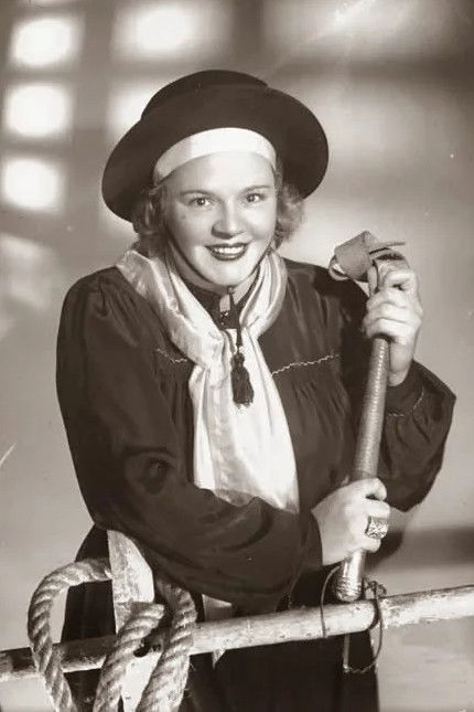 Azucena Maizani backdrop