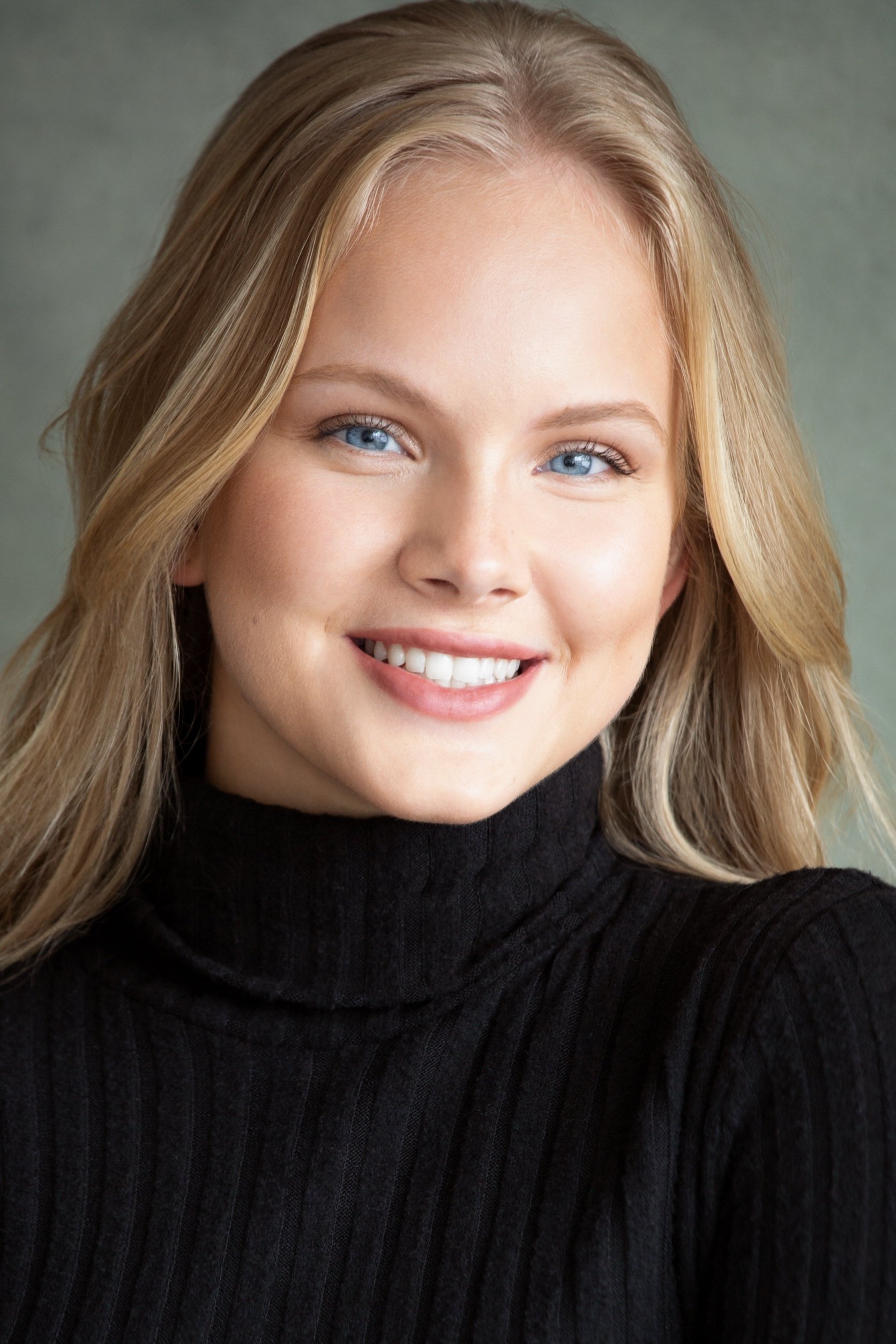 Xhena Uoren backdrop