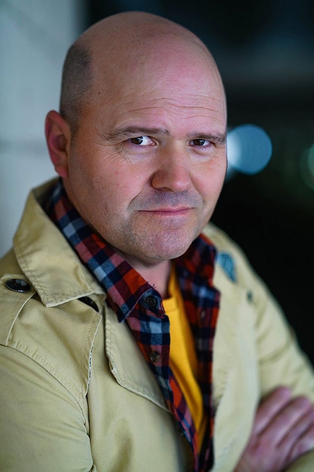 Tom Bromhead backdrop