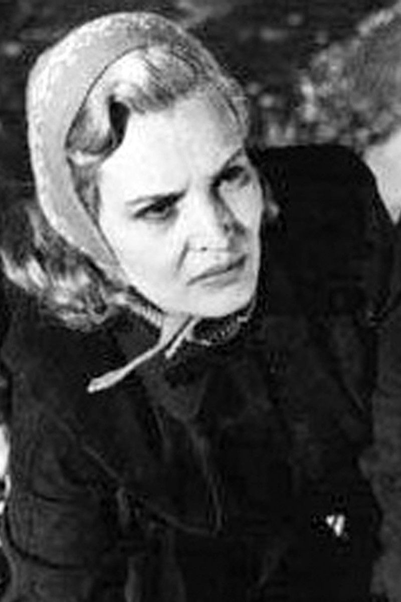 Silvia Nolasco backdrop