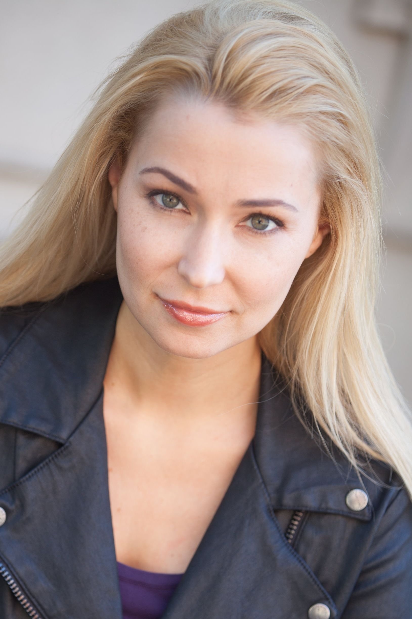 Kelly Delson backdrop