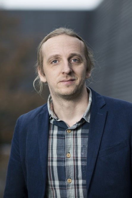 Martin Schibbye backdrop