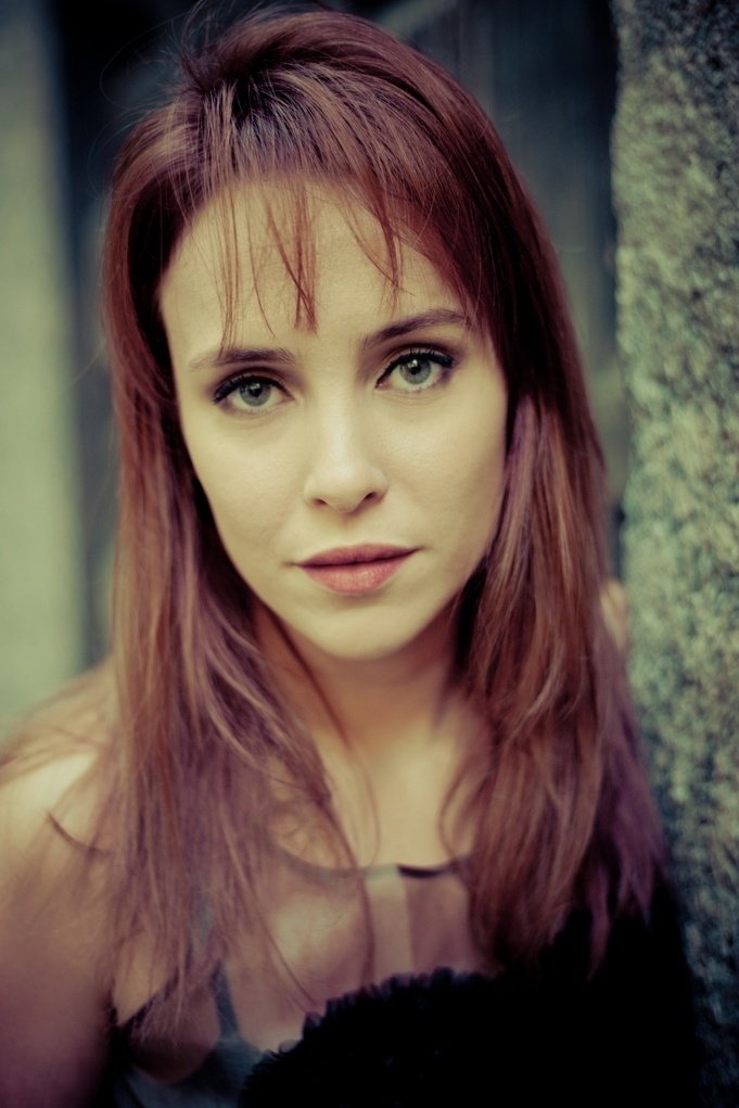 Fernanda Nobre backdrop