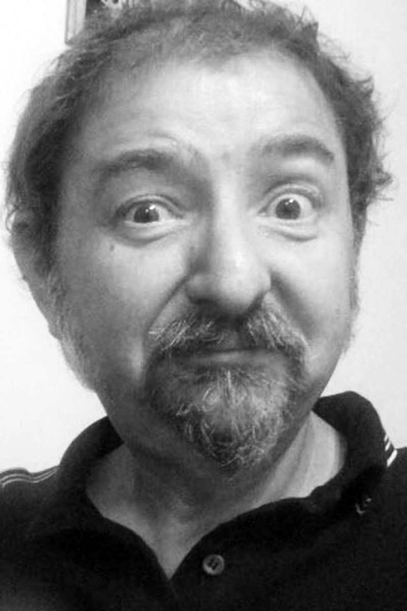 Raúl Ricutti backdrop