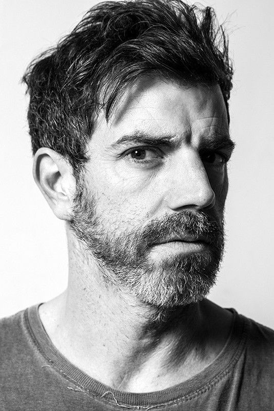 Mariano González backdrop