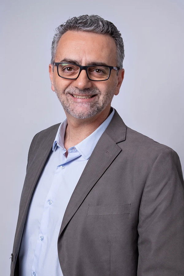 Maurycio Madruga backdrop