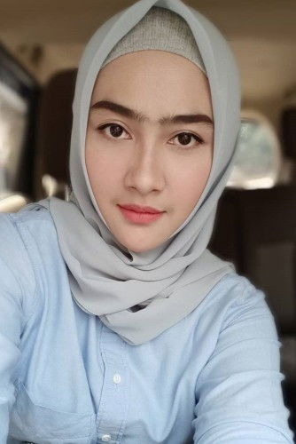 Maya Yuliana backdrop