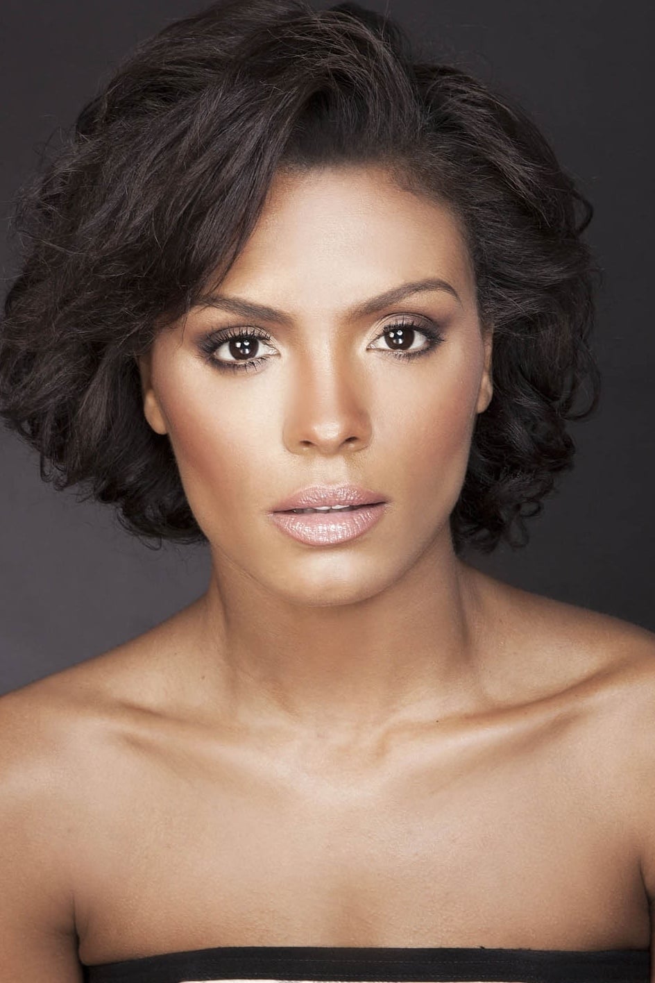 Lidi Lisboa backdrop