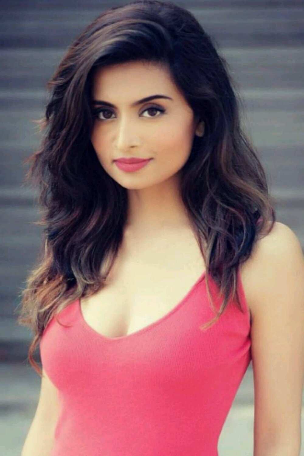 Elisha Kriis backdrop