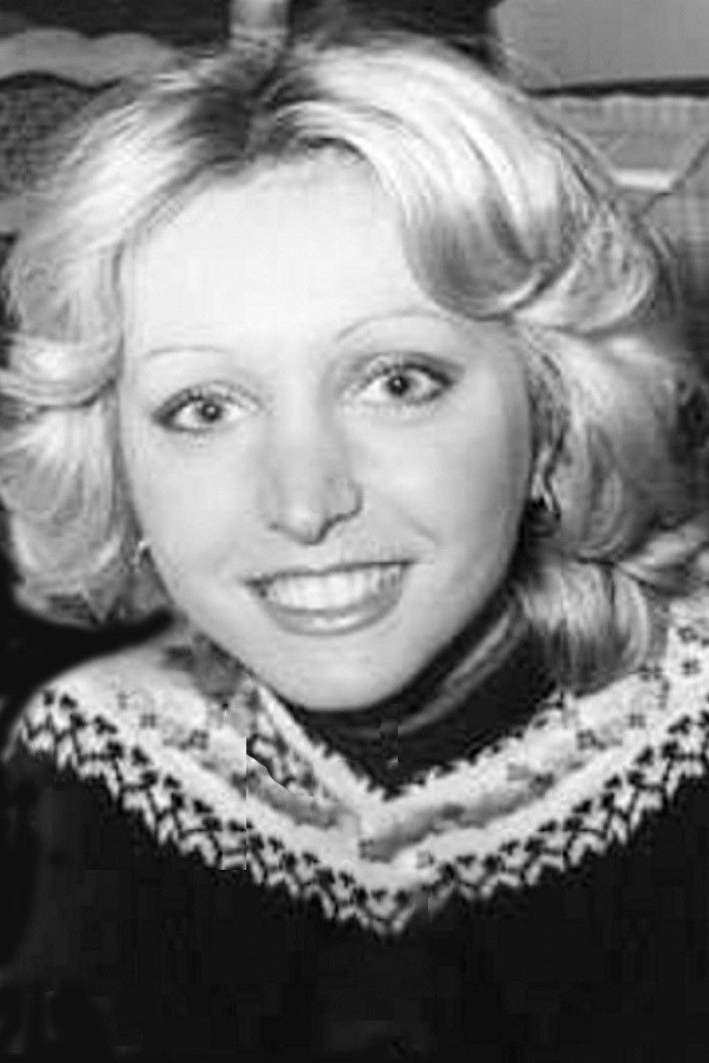 Mónica Jouvet backdrop