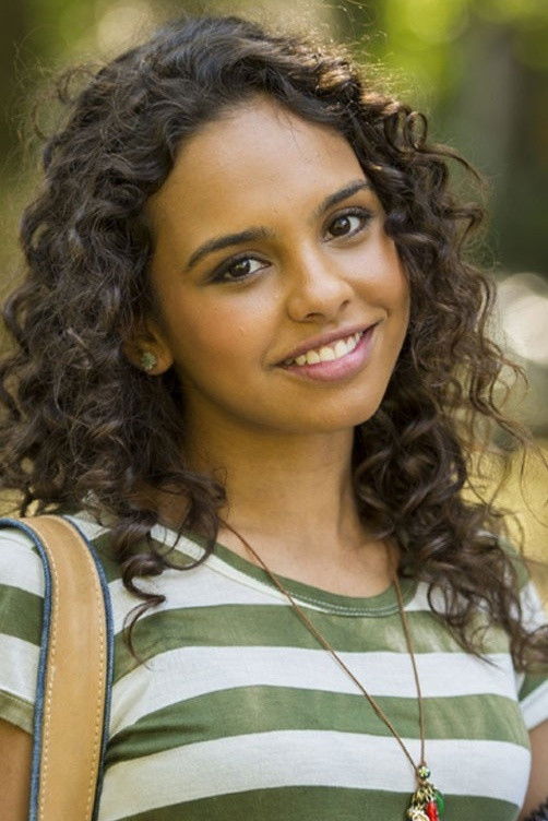 Ana Beatriz Cisneiros backdrop