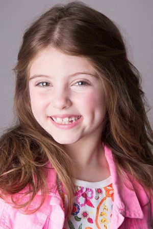 Lorena Queiroz backdrop