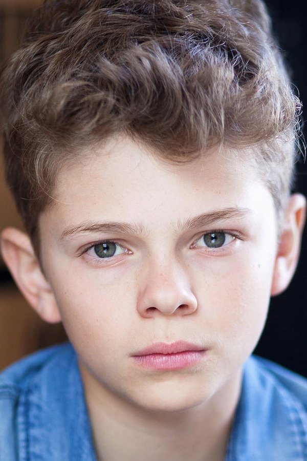 Maleaume Paquin backdrop