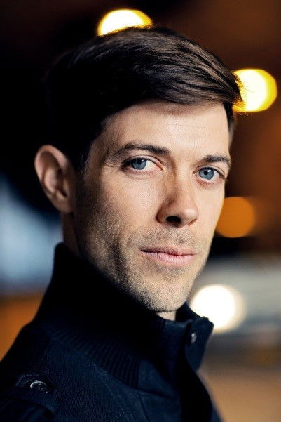 Bastian Sierich backdrop