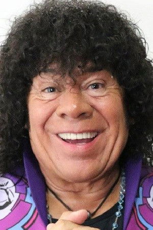 La Mona Jiménez backdrop