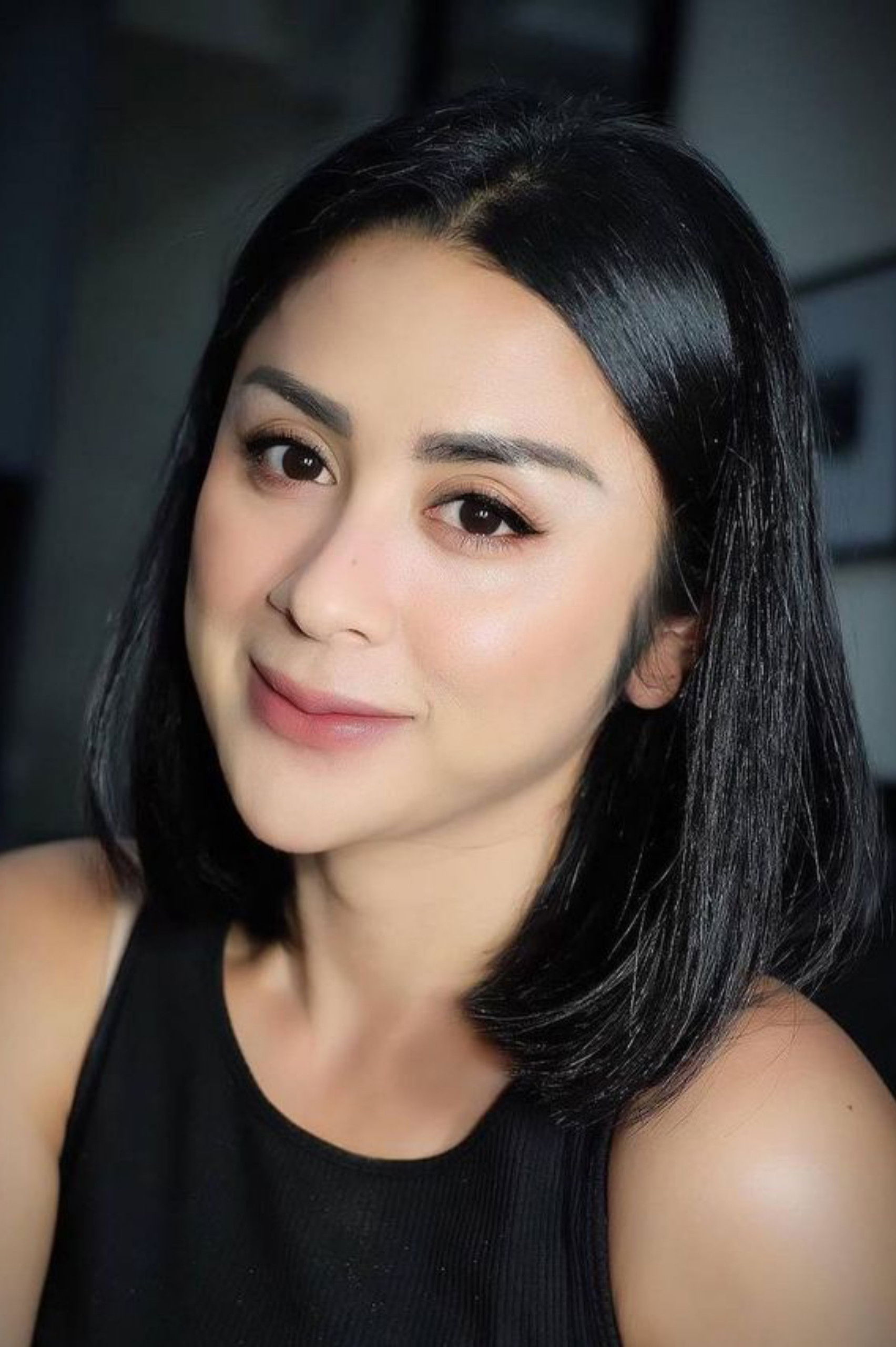 Selvi Kitty backdrop