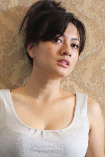 Yeyen Lidya backdrop