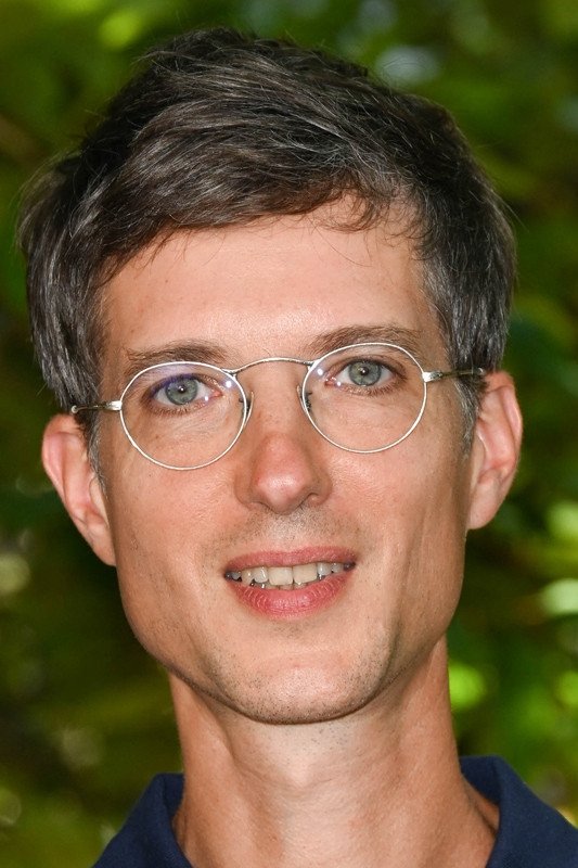 Guillaume Bureau backdrop