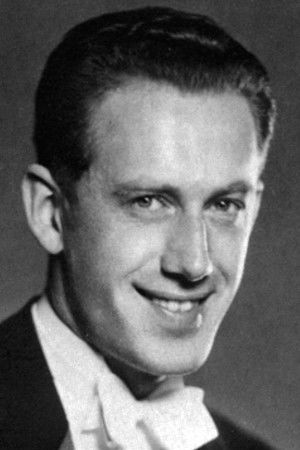 Arne Hülphers backdrop