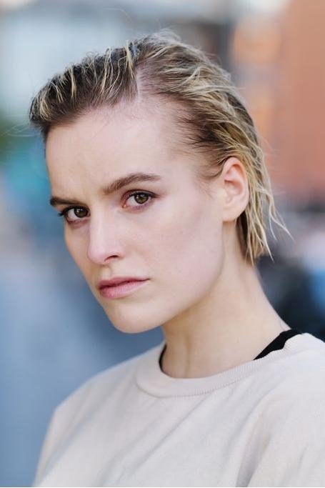 Leonie Landa backdrop