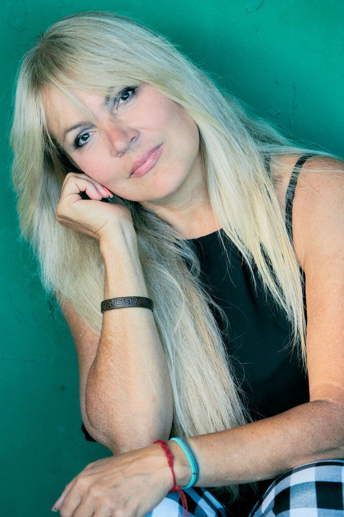 Rena Dumont backdrop