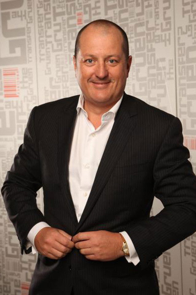 Russel Howcroft backdrop