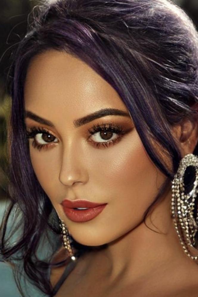 Eve Marlowe backdrop